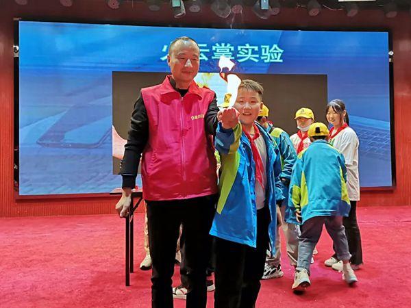 汉滨区江南小学学生到安康科技馆开展研学实践活动2